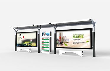 白叟站台忽然晕倒 公交司机及时援手相助